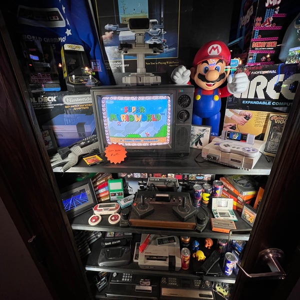 1/17/2022 tarihinde Zachary R.ziyaretçi tarafından The 1UP Arcade Bar - LoDo'de çekilen fotoğraf