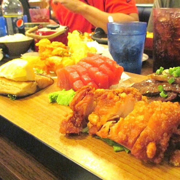Снимок сделан в Dana&#39;s Restaurant, Catering &amp; Asian Grocery пользователем Grant S. 6/17/2013