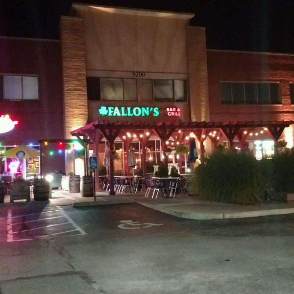 Foto tirada no(a) Fallons Bar &amp; Grill por Balisong B. em 8/4/2016