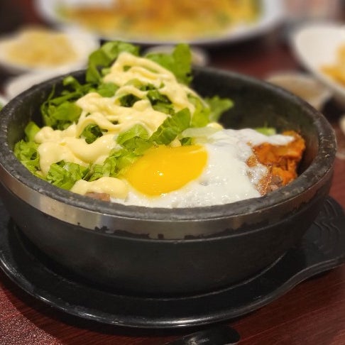 Foto diambil di Asian Kitchen Korean Cuisine oleh Balisong B. pada 11/6/2022