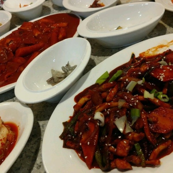 Снимок сделан в Asian Kitchen Korean Cuisine пользователем Balisong B. 4/9/2017