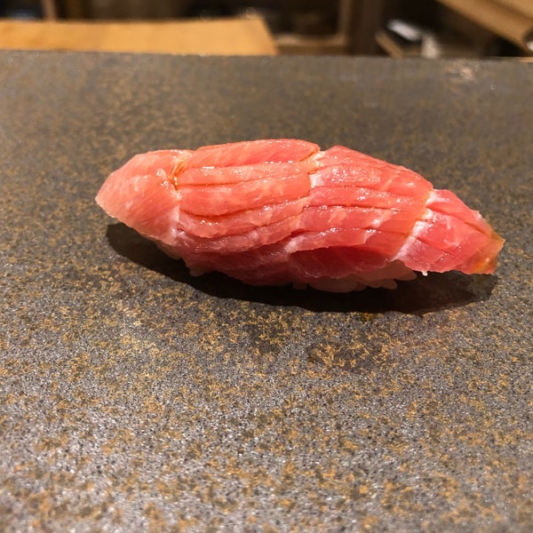 Foto tirada no(a) sushi AMANE por xq em 6/13/2019