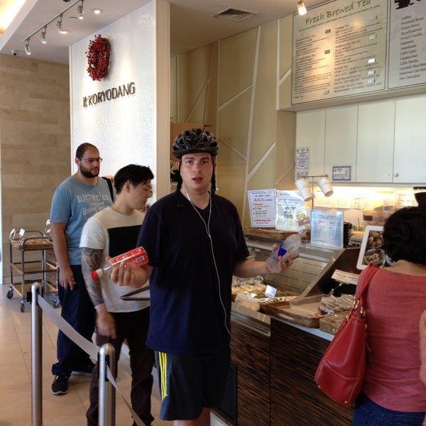 8/25/2013 tarihinde Edlin C.ziyaretçi tarafından CROME Signature Bakery and Cafe'de çekilen fotoğraf