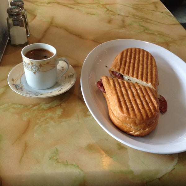 5/9/2014 tarihinde Alan M.ziyaretçi tarafından Alanya Cafe'de çekilen fotoğraf