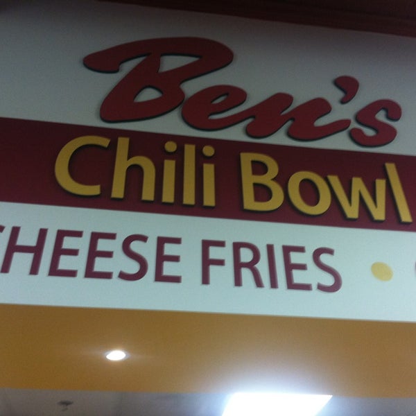 Foto tomada en Ben&#39;s Chili Bowl  por Megan I. el 3/10/2014