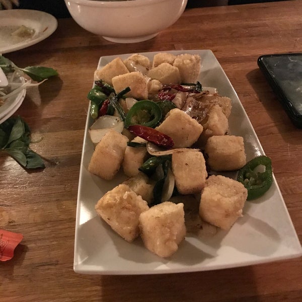 Das Foto wurde bei So Ba Vietnamese Restaurant von Paul G. am 10/16/2019 aufgenommen