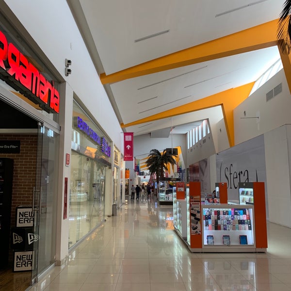 รูปภาพถ่ายที่ Galerías Mall โดย Rogelio C. เมื่อ 11/26/2018