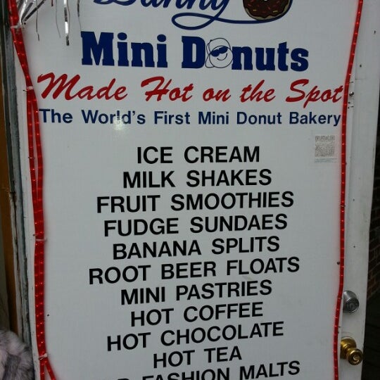 Foto diambil di Danny&#39;s Mini Donuts oleh Katie F. pada 10/21/2012