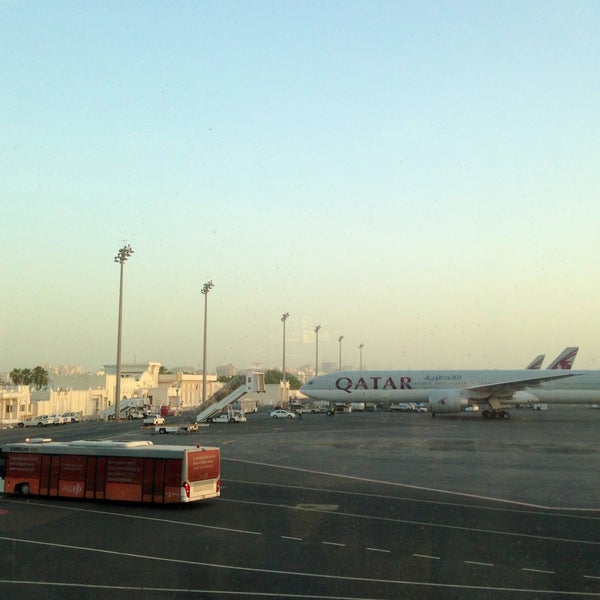 Foto tirada no(a) Doha International Airport (DOH) مطار الدوحة الدولي por Marina H. em 6/13/2013
