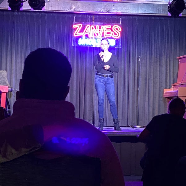 Foto diambil di Zanies Comedy Club oleh Anne pada 10/2/2020