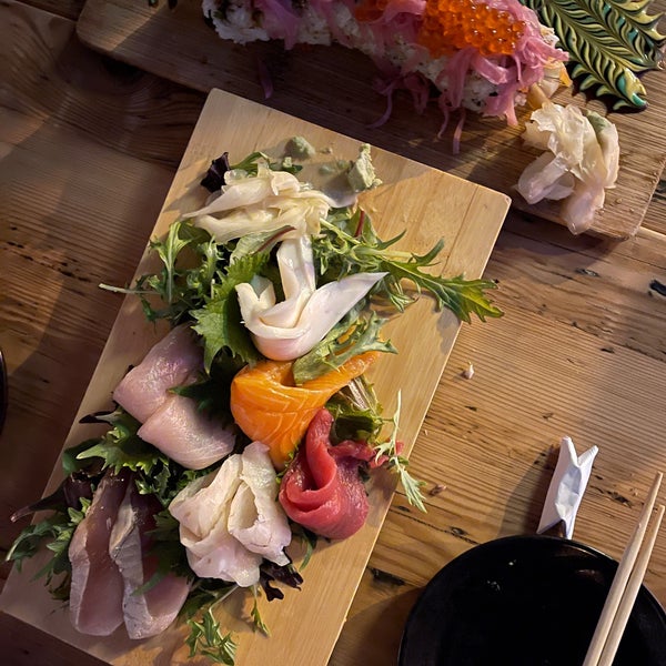 Foto scattata a Yuzu Sushi and Robata Grill da Anne il 6/2/2021