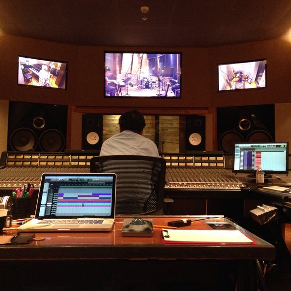 Nail shop. A. Mamas studio. M. Studio m.