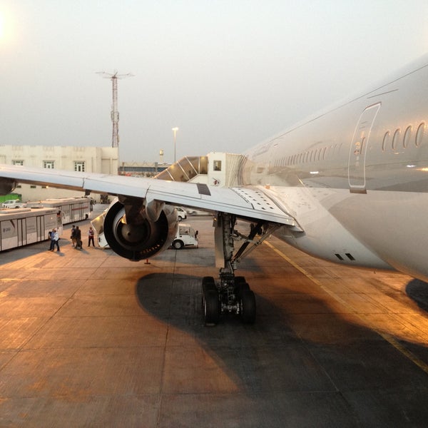 Photo taken at Doha International Airport (DOH) مطار الدوحة الدولي by Rong L. on 4/16/2013