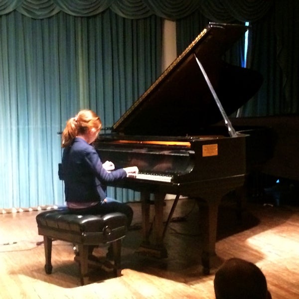 4/6/2014에 Kathryn T.님이 Greenwich House Music School에서 찍은 사진