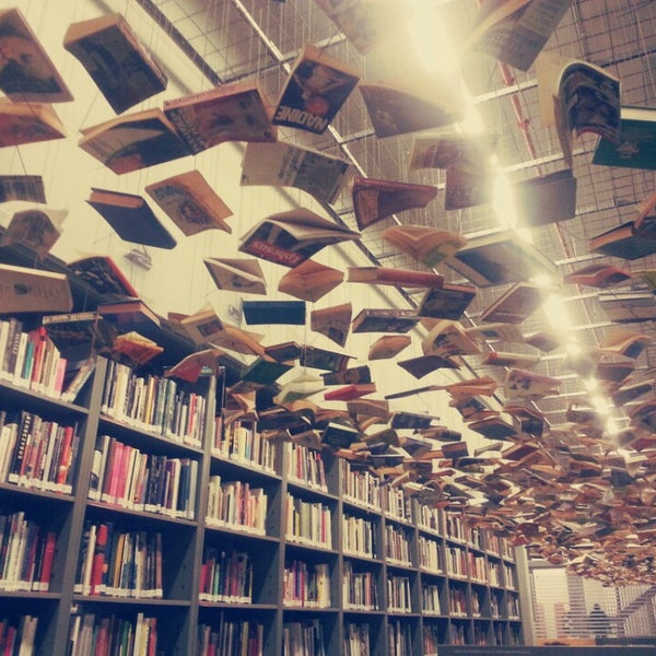 3/20/2014にHüseyin K.がİstanbul Modern Kütüphaneで撮った写真