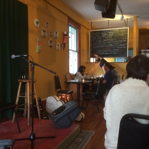 4/25/2014 tarihinde Snapper E.ziyaretçi tarafından The Rosendale Cafe'de çekilen fotoğraf