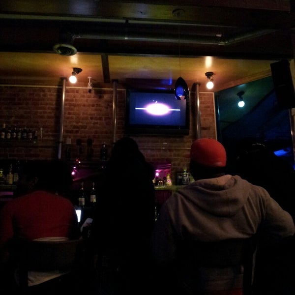 Foto tirada no(a) Moca Lounge por Chenelle Dimples S. em 4/9/2013