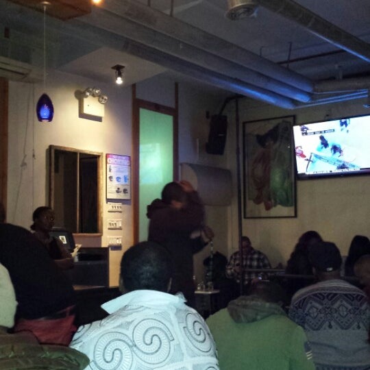 Foto tirada no(a) Moca Lounge por Chenelle Dimples S. em 3/18/2014
