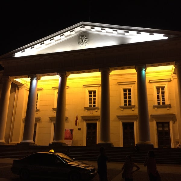 8/26/2016 tarihinde Toshiaki K.ziyaretçi tarafından Vilniaus rotušė | Town Hall'de çekilen fotoğraf