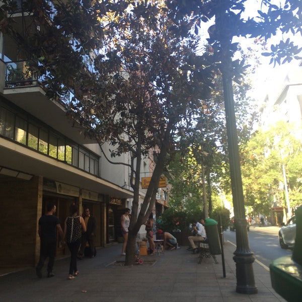 Das Foto wurde bei Paseo Barrio Lastarria von Marce M. am 2/8/2016 aufgenommen