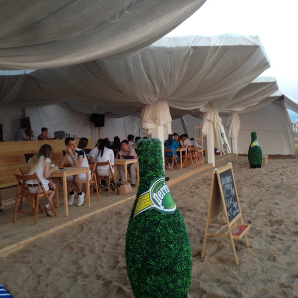 รูปภาพถ่ายที่ Ibiza Beach Bar โดย Rodik K. เมื่อ 6/28/2013