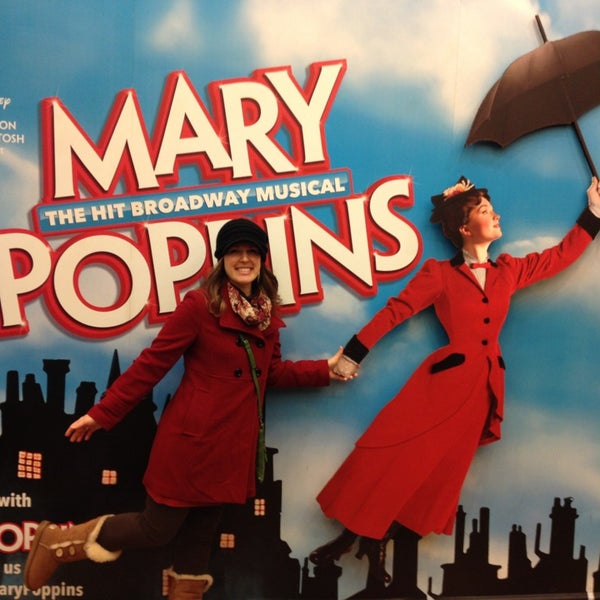 Снимок сделан в Disney&#39;s MARY POPPINS at the New Amsterdam Theatre пользователем Dale J. 1/13/2013