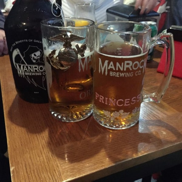 Foto tirada no(a) ManRock Brewing Company por jennifer o. em 1/23/2017