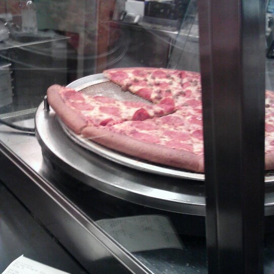 12/21/2012 tarihinde Steven G.ziyaretçi tarafından Zini&#39;s Pizzeria'de çekilen fotoğraf