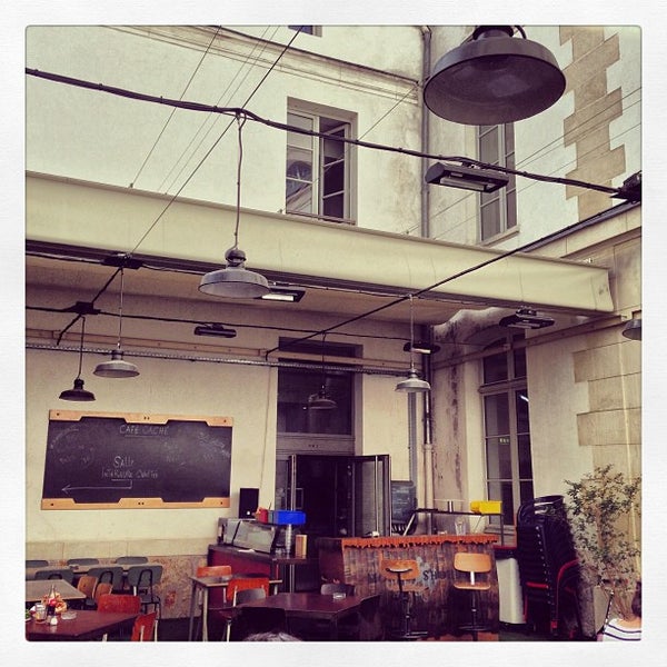 9/21/2013 tarihinde Antoine D.ziyaretçi tarafından Café Caché'de çekilen fotoğraf