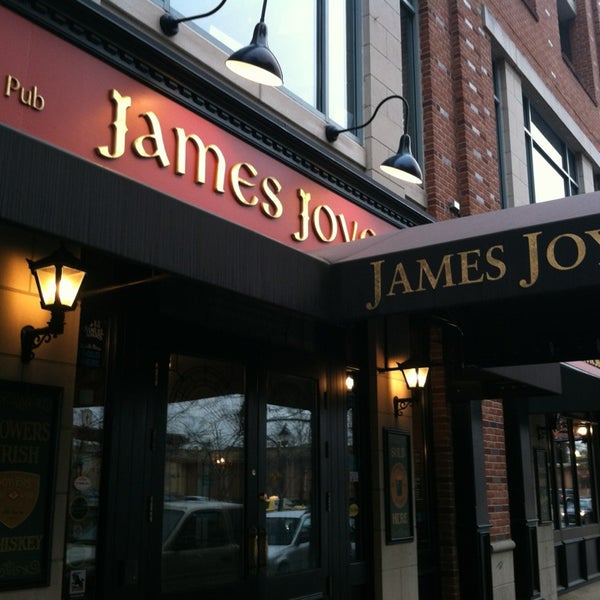 รูปภาพถ่ายที่ James Joyce Irish Pub โดย Devin R. เมื่อ 2/23/2013