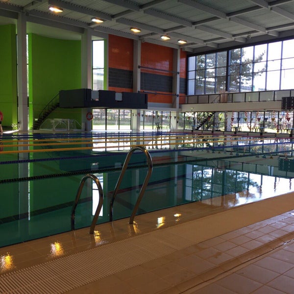 Helios Kolam Di Charleroi