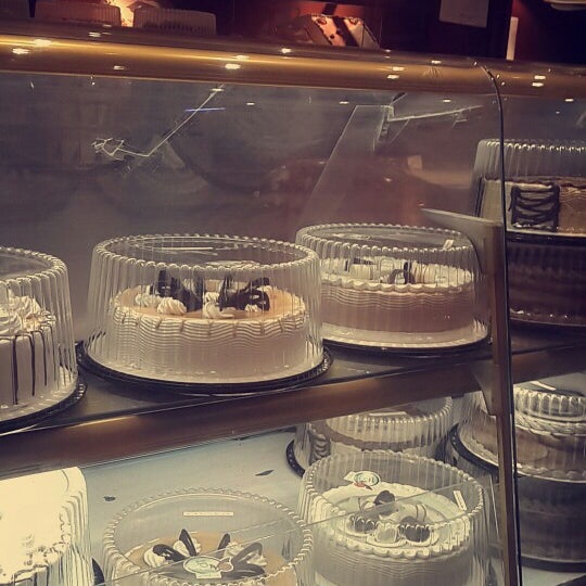 Где находится кейк хаус. Джаффа кейк. Магазин кейк хаус в душанбе. Кейк хаус. Cake надпись.