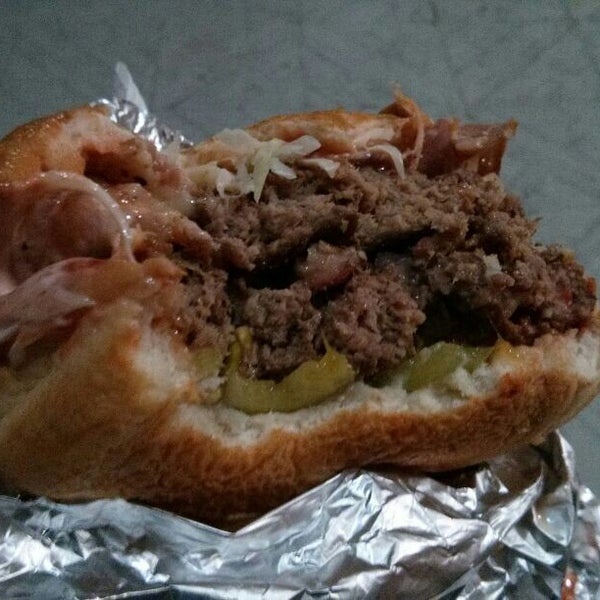 Foto tomada en La Markesina Home Style Burger  por Ricardo V. el 6/3/2013