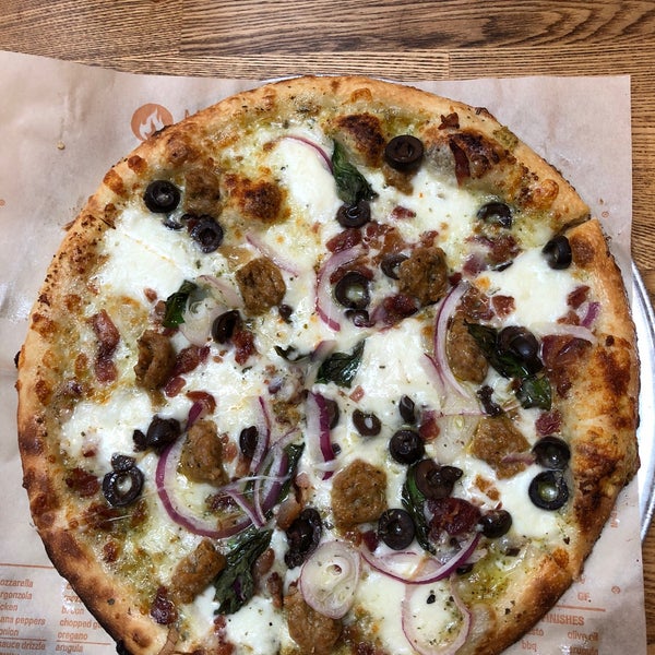 Blaze Pizza Pizzeria in Davis