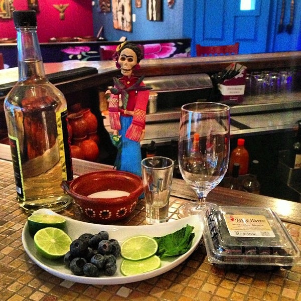 Foto tirada no(a) Catrinas Tacos and Tequila Bar por Champagne Girl 💋🏈🍷🇮🇹 em 5/1/2013