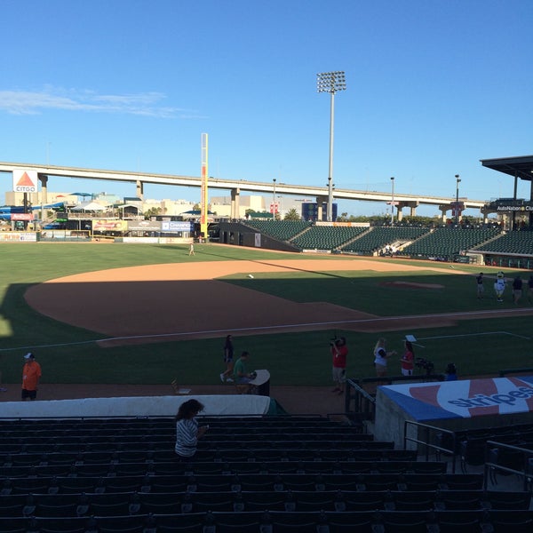 Foto scattata a Whataburger Field da Kelly Hall B. il 9/2/2015