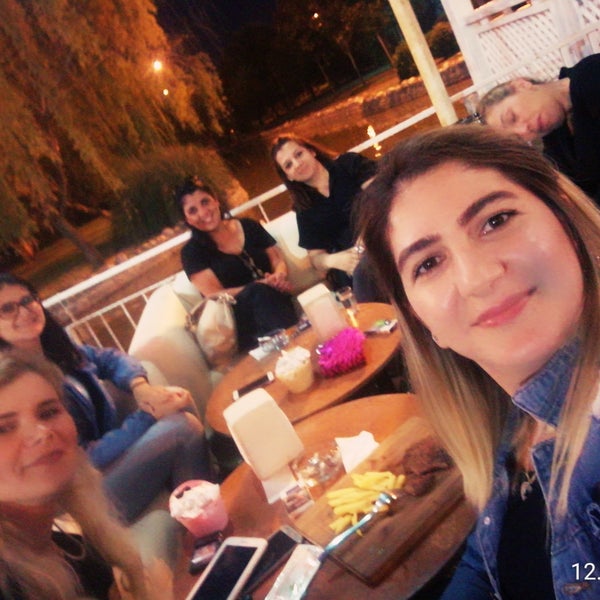 Das Foto wurde bei Sera Cafe Restaurant von Meriç am 6/12/2019 aufgenommen