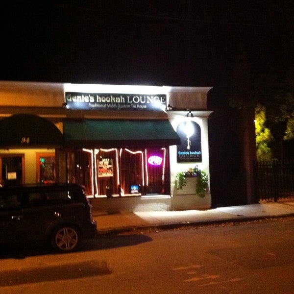 Das Foto wurde bei Genie&#39;s Hookah Lounge &amp; Persian Restaurant von Joe N. am 9/3/2014 aufgenommen