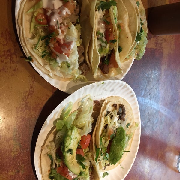 รูปภาพถ่ายที่ Tortilleria Mexicana Los Hermanos โดย Trevor เมื่อ 9/29/2017