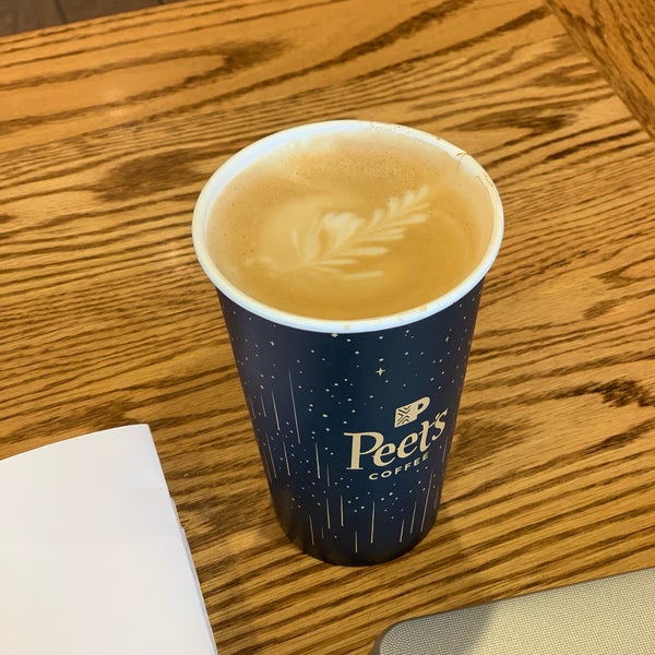 Photo taken at Peet&#39;s Coffee &amp; Tea by Vicky T. on 11/16/2018
