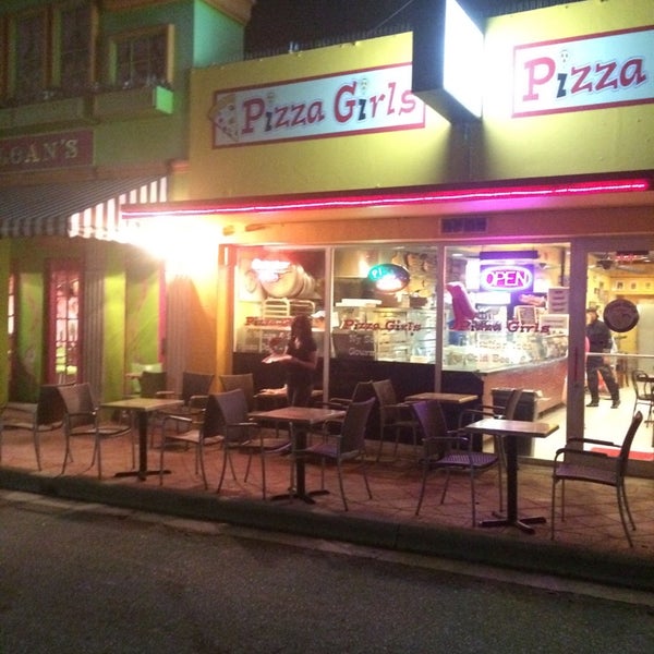 Foto tomada en Pizza Girls WPB  por Kairy M. el 10/15/2014
