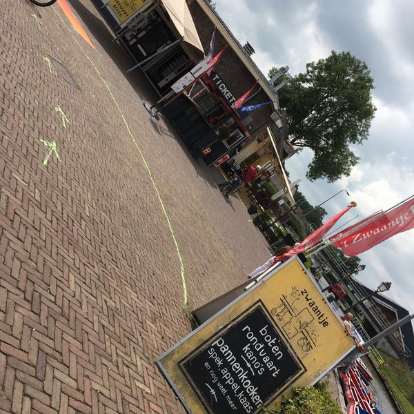 รูปภาพถ่ายที่ Restaurant Rondvaartbedrijf ‘t Zwaantje โดย geheimtip ʞ. เมื่อ 6/18/2020