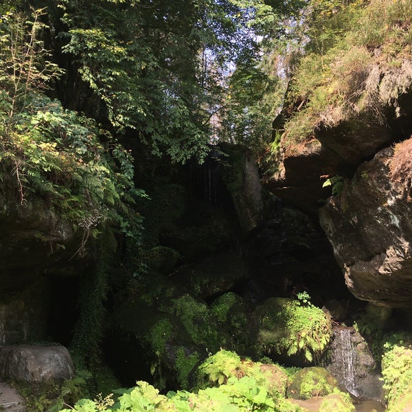 Foto diambil di Lichtenhainer Wasserfall oleh geheimtip ʞ. pada 9/25/2020
