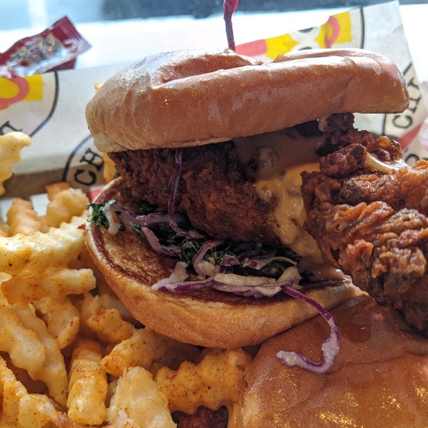 Photo taken at Dave’s Hot Chicken by Stefan T. on 11/27/2019