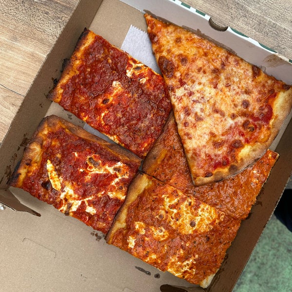 Foto tirada no(a) Prince Street Pizza por Jason F. em 4/30/2024