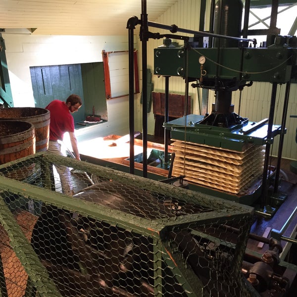 10/11/2015에 Jason F.님이 Fly Creek Cider Mill &amp; Orchard에서 찍은 사진