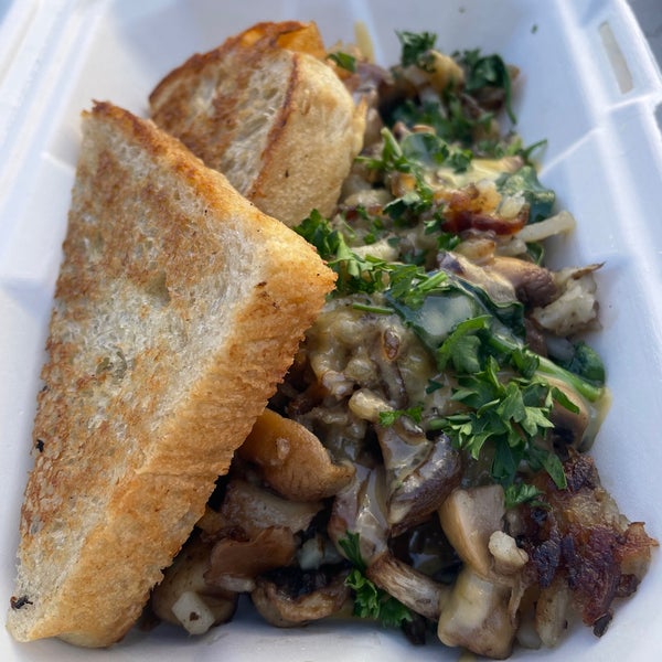 Daps Breakfast & Imbibe Café in Downtown Charleston