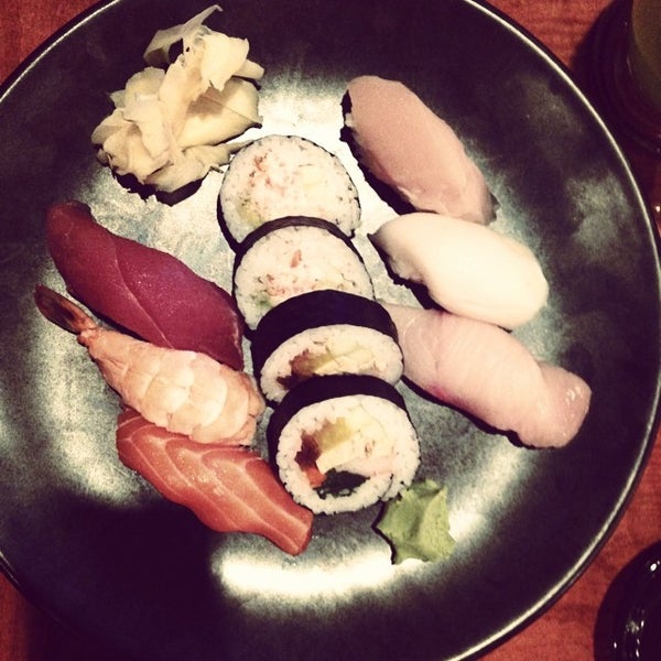 รูปภาพถ่ายที่ Sushi Neko โดย Sheri G. เมื่อ 7/11/2014