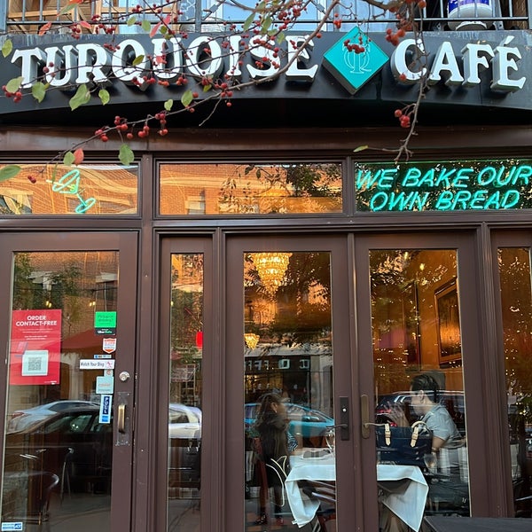 Foto diambil di Turquoise Restaurant &amp; Cafe oleh Arwa✨ pada 10/13/2021