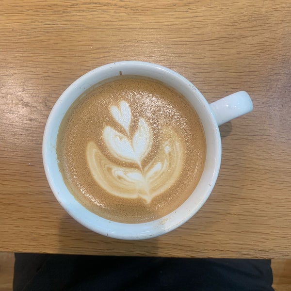 Foto diambil di Dollop Coffee &amp; Tea oleh Arwa✨ pada 9/11/2019